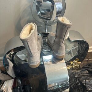 UGG star girl safe boots BRAND NEW